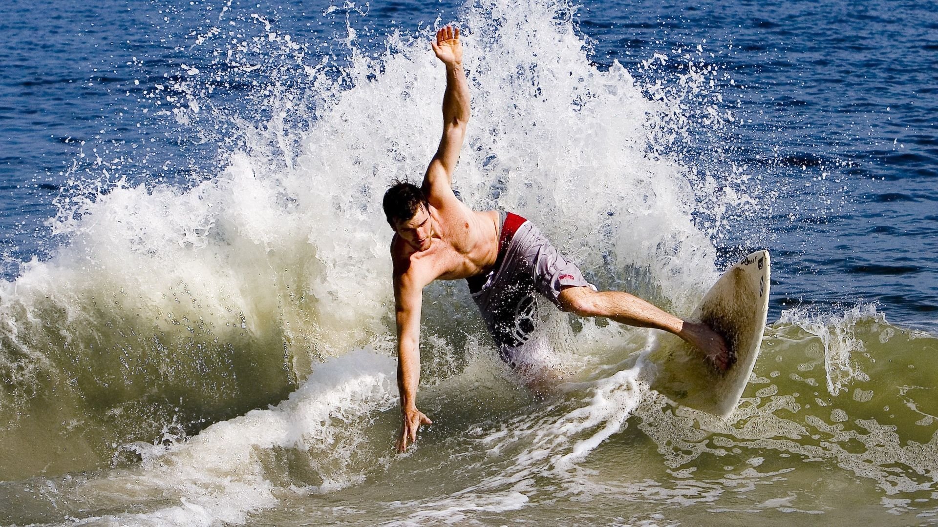 伊朗球队合影全员戴手套围巾,时尚圈点赞“冷酷战士”,伊朗选手