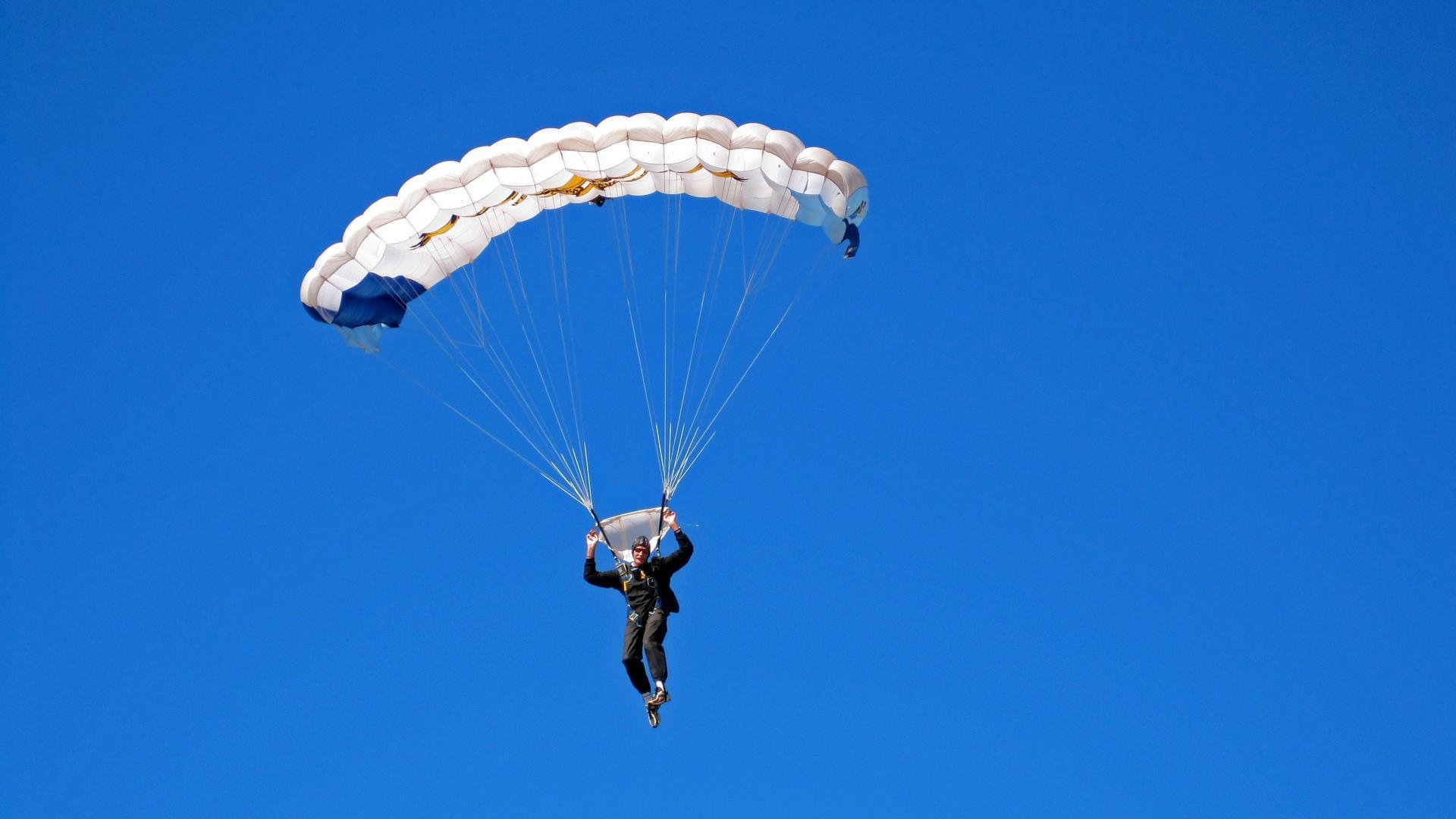 开云电竞在线-国际泳联赛：卫冕冠军再现神勇，国际泳联比赛规则