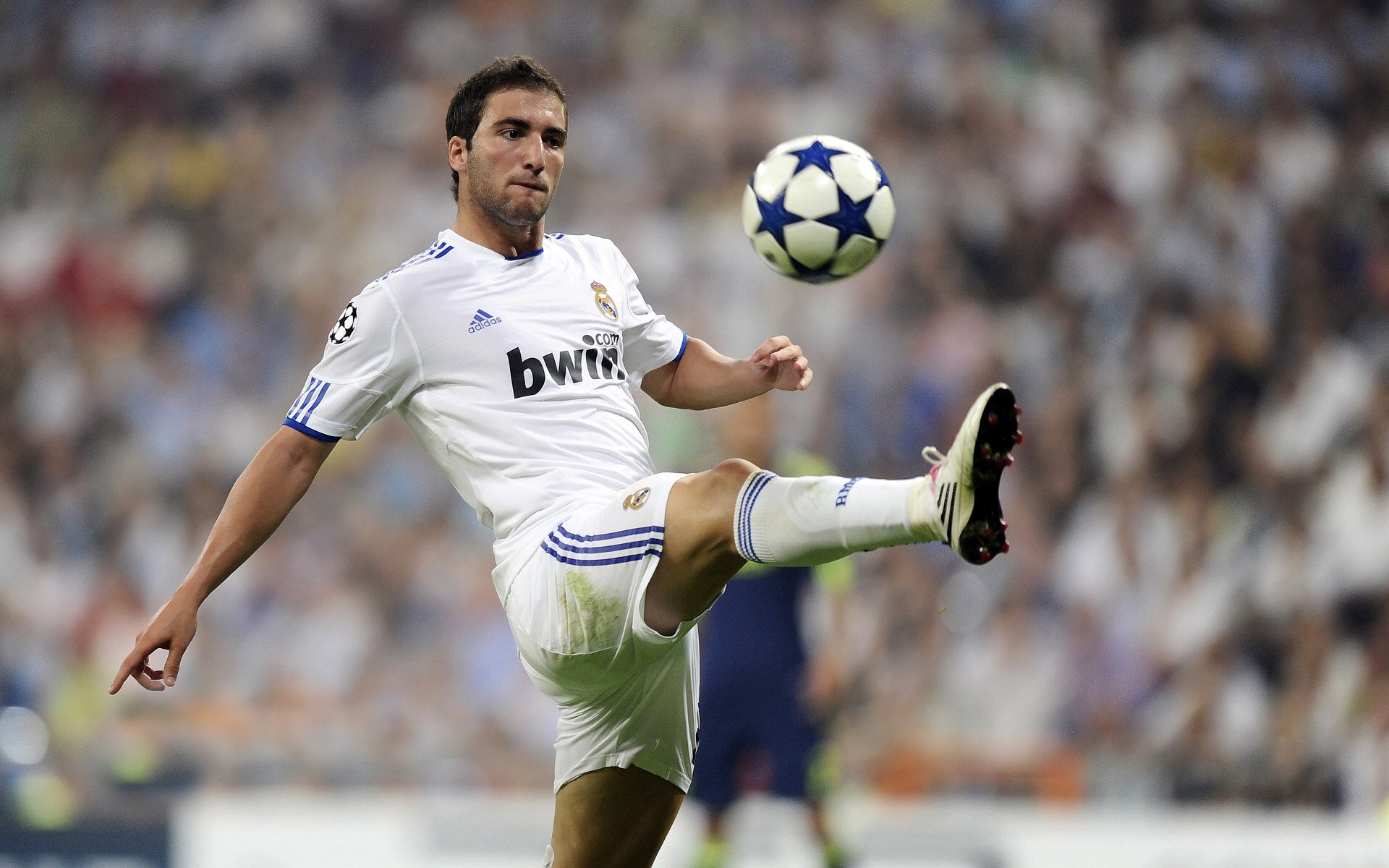 青少年足球联赛线上线下相结合，扩大比赛影响力，青少年的足球联赛